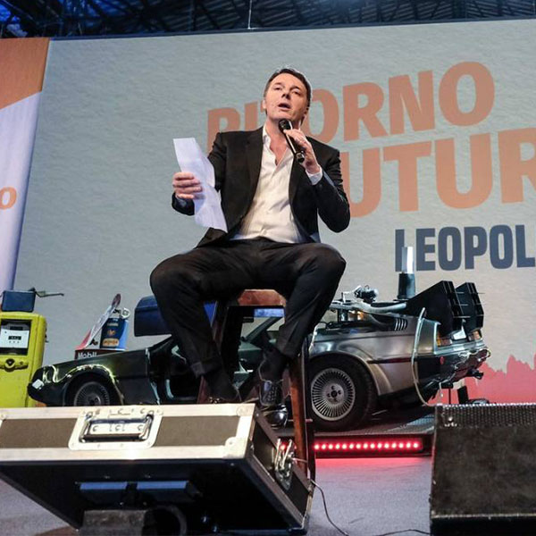 Evento Leopolda Matteo Renzi Delorean Ritorno al futuro