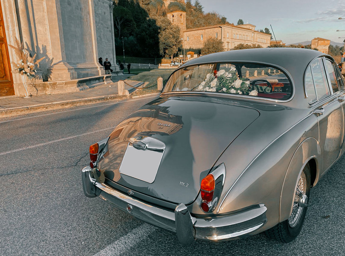 Jaguar MK2 3.8 del 1963 grigio gun metal, interni in pelle connoly rosso Cartier targa Asi oro