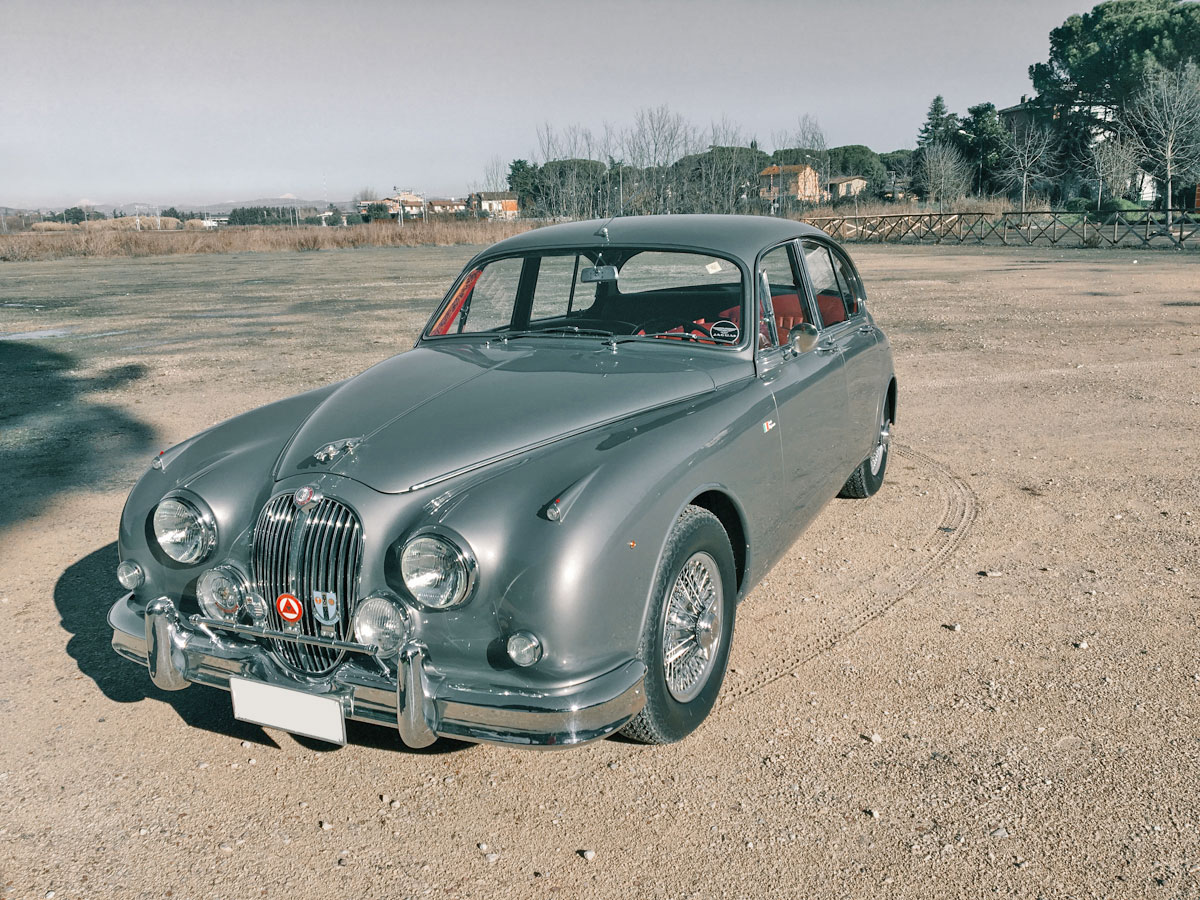 Jaguar MK2 3.8 del 1963 grigio gun metal, interni in pelle connoly rosso Cartier targa Asi oro