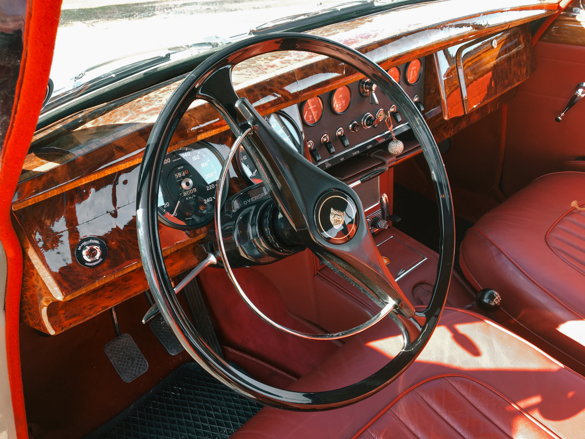 Jaguar MK2 3.8 del 1963 grigio gun metal, interni in pelle connoly rosso Cartier targa Asi oro