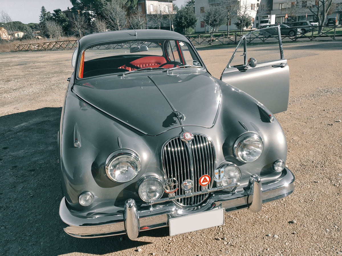 Jaguar MK2 3.8 del 1963 grigio gun metal, interni in pelle connoly rosso Cartier targa Asi oro