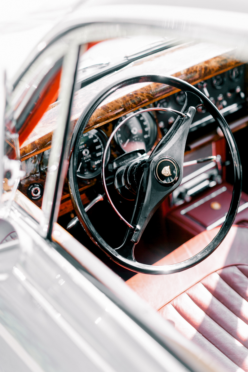 Jaguar MK2 3.8 del 1963 grigio gun metal, interni in pelle connoly rosso Cartier targa Asi oro