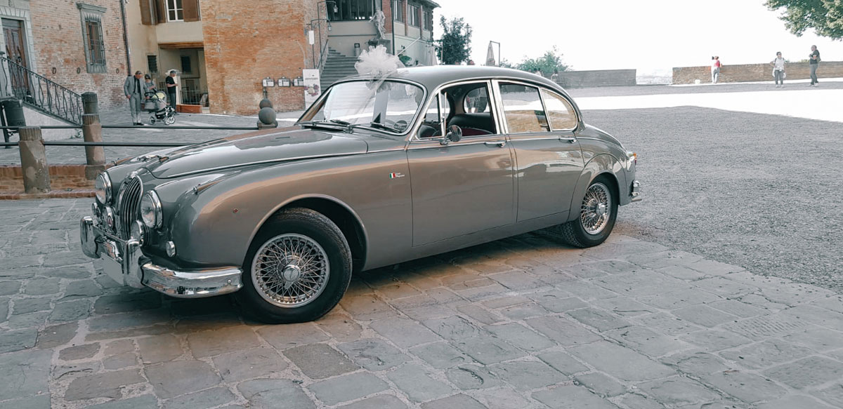 Jaguar MK2 3.8 del 1963 grigio gun metal, interni in pelle connoly rosso Cartier targa Asi oro