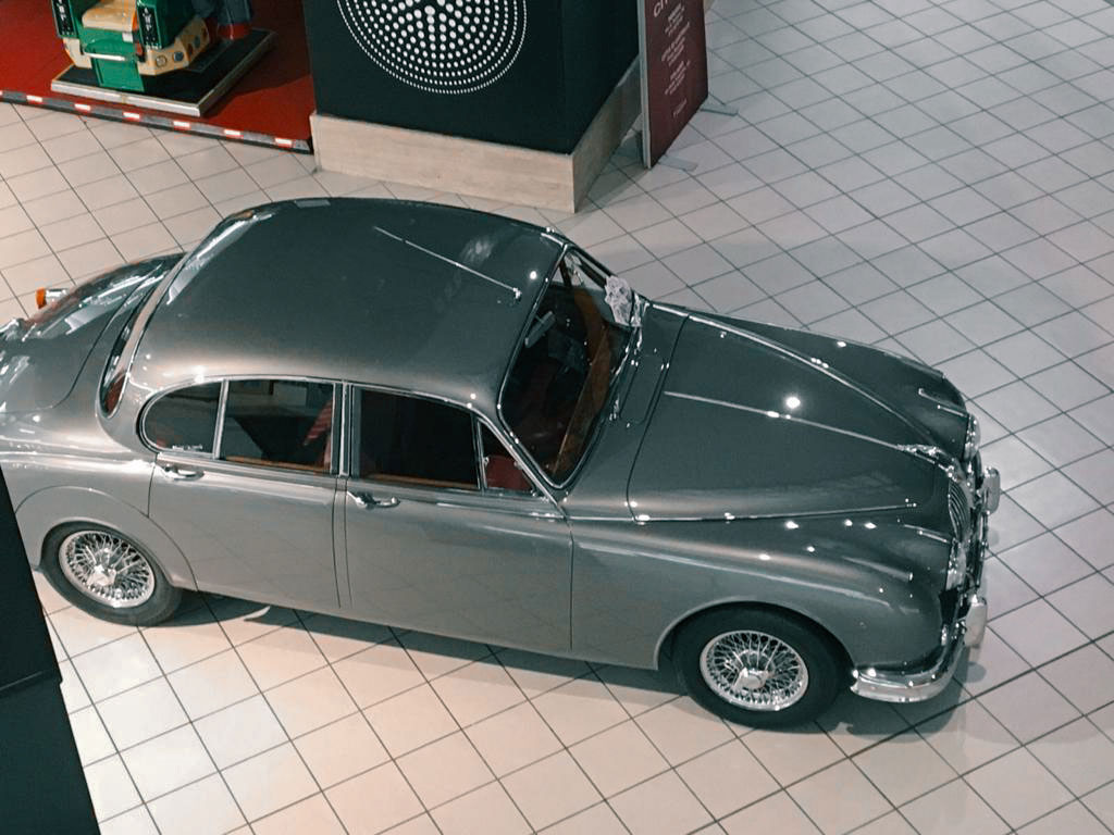 Jaguar MK2 3.8 del 1963 grigio gun metal, interni in pelle connoly rosso Cartier targa Asi oro