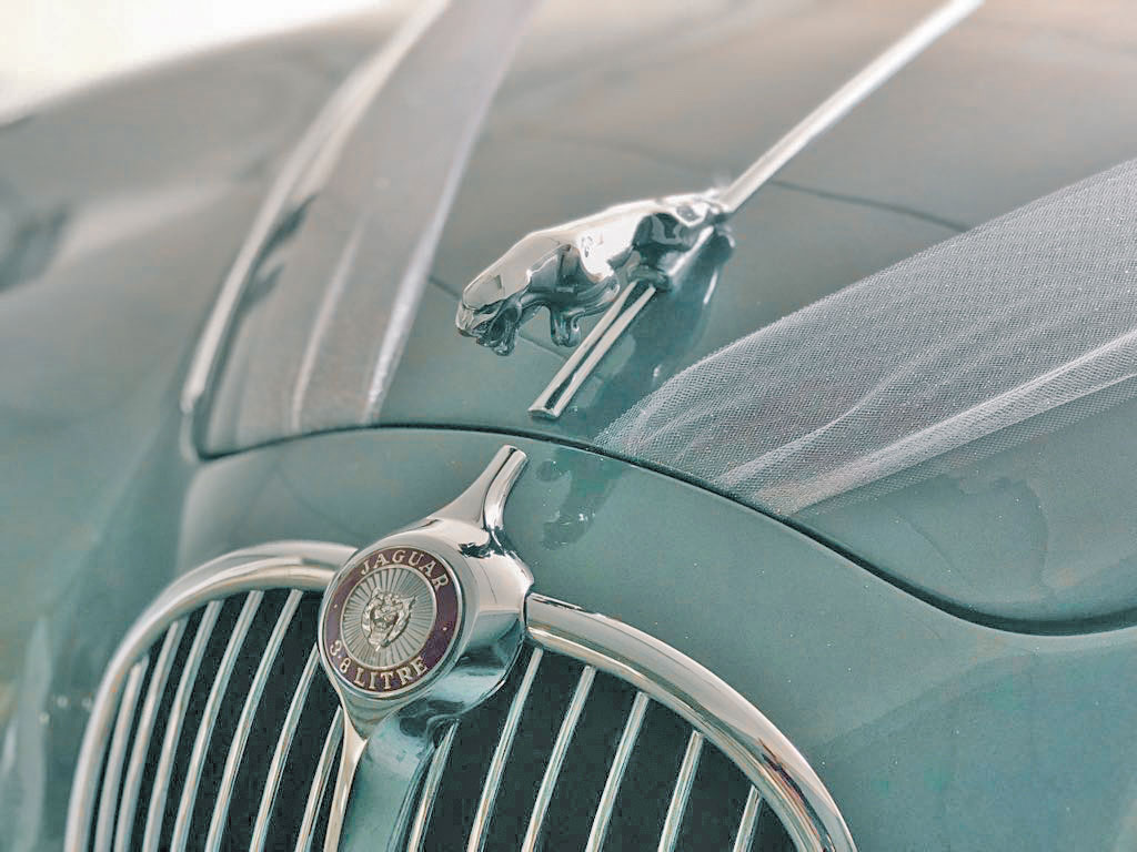 Jaguar MK2 3.8 del 1963 grigio gun metal, interni in pelle connoly rosso Cartier targa Asi oro