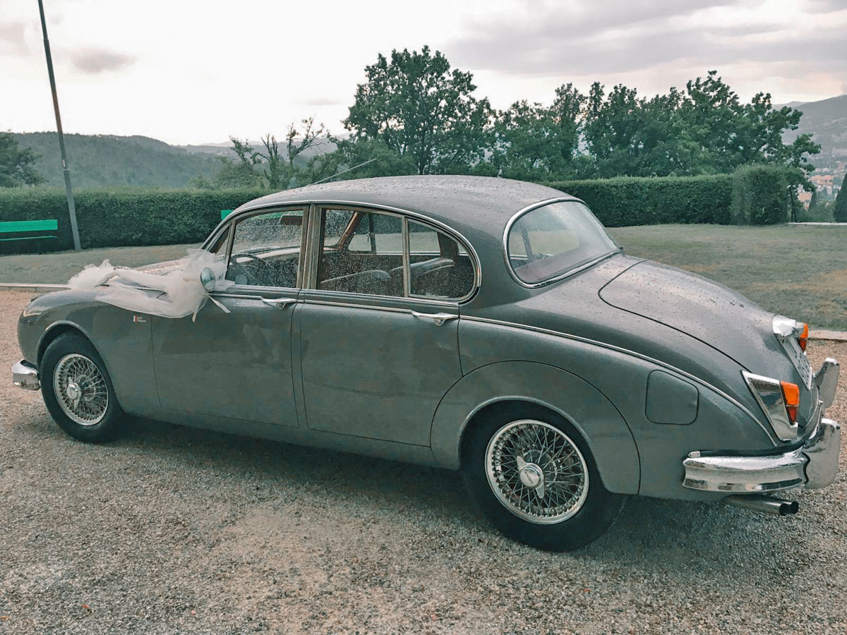 Jaguar MK2 3.8 del 1963 grigio gun metal, interni in pelle connoly rosso Cartier targa Asi oro