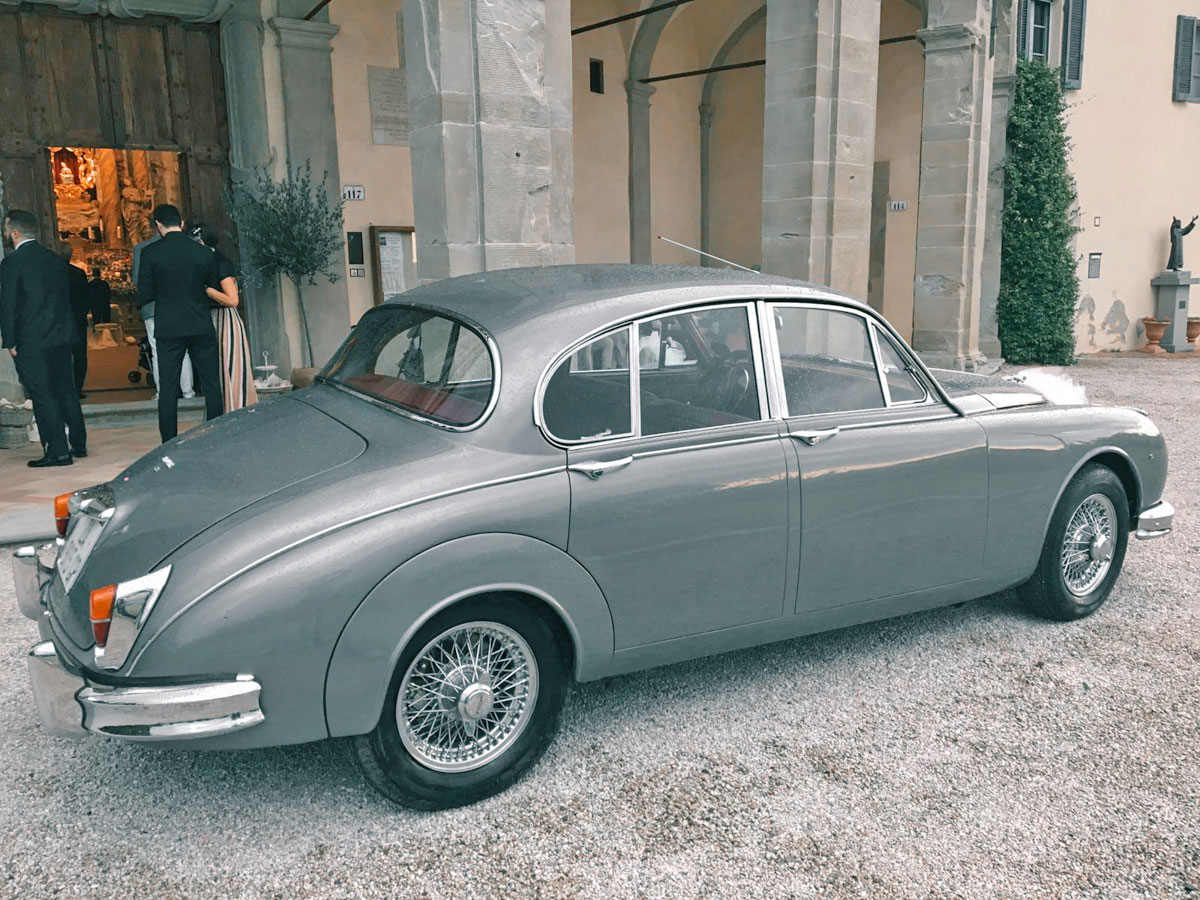 Jaguar MK2 3.8 del 1963 grigio gun metal, interni in pelle connoly rosso Cartier targa Asi oro