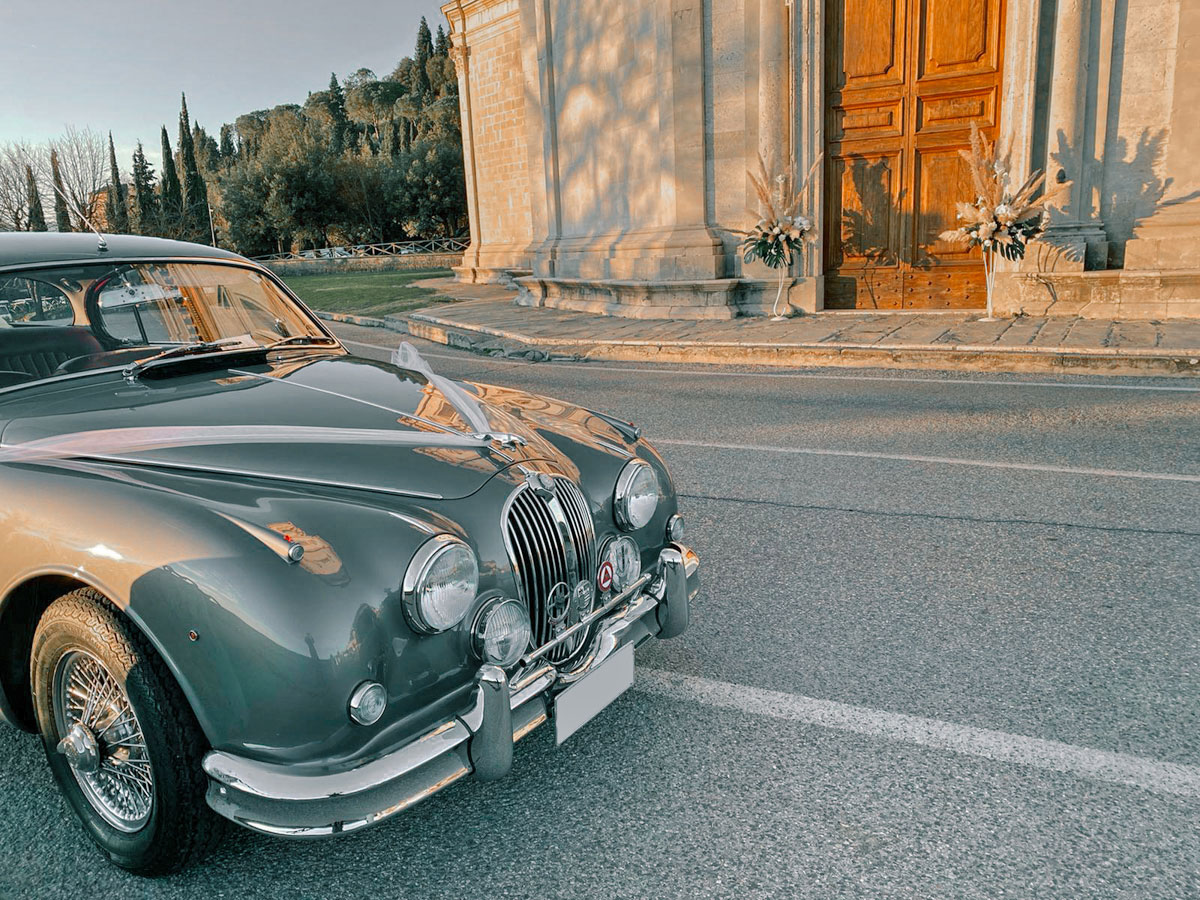 Jaguar MK2 3.8 del 1963 grigio gun metal, interni in pelle connoly rosso Cartier targa Asi oro