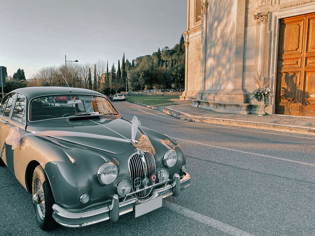 Jaguar MK2 3.8 del 1963 grigio gun metal, interni in pelle connoly rosso Cartier targa Asi oro