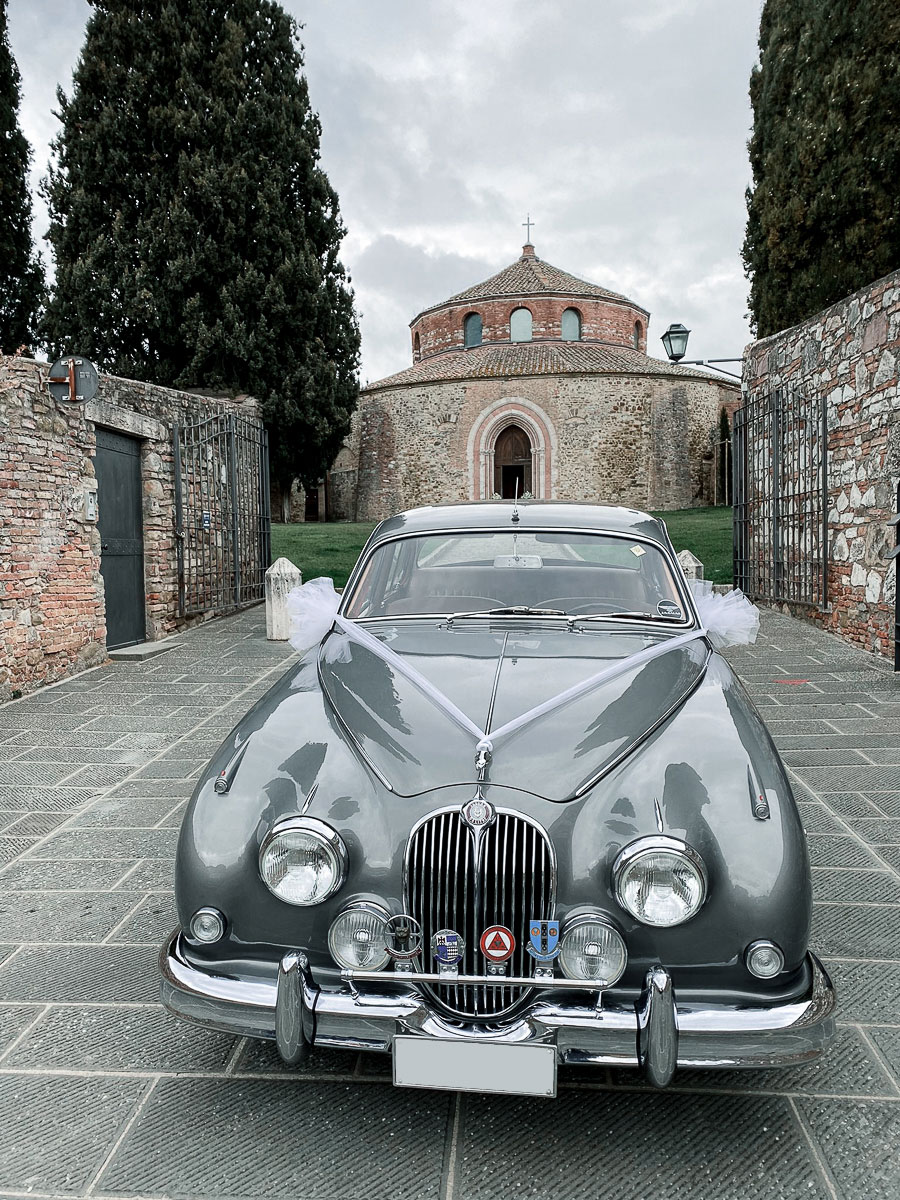 Jaguar MK2 3.8 del 1963 grigio gun metal, interni in pelle connoly rosso Cartier targa Asi oro