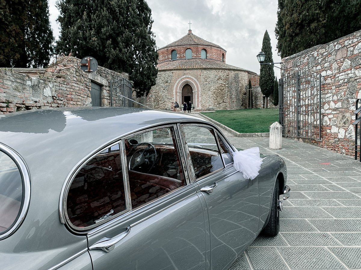 Jaguar MK2 3.8 del 1963 grigio gun metal, interni in pelle connoly rosso Cartier targa Asi oro