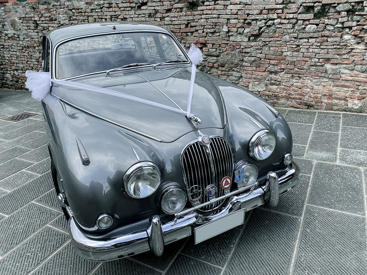 Jaguar MK2 3.8 del 1963 grigio gun metal, interni in pelle connoly rosso Cartier targa Asi oro