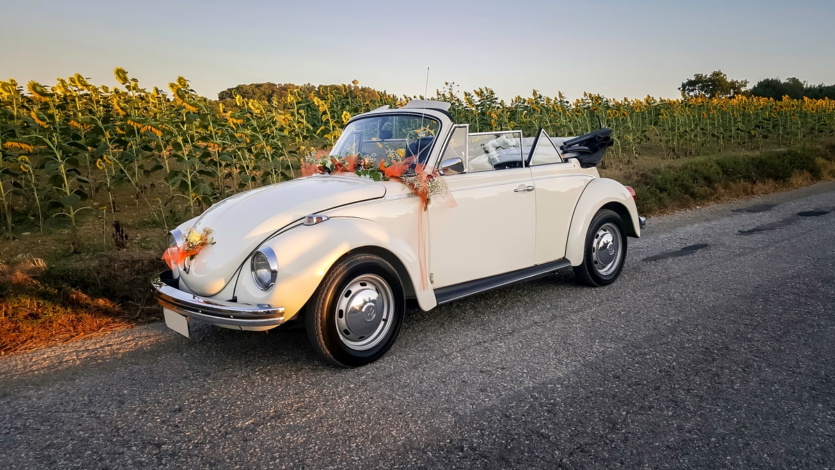 Maggiolino Volkswagen cabriolet bianco