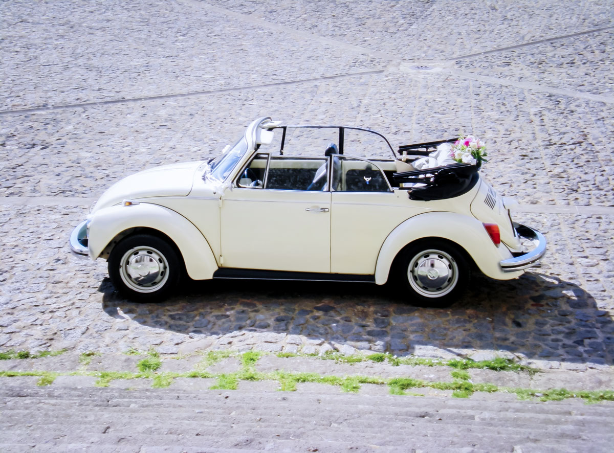 Maggiolone bianco avorio cabrio del 1972 sposi