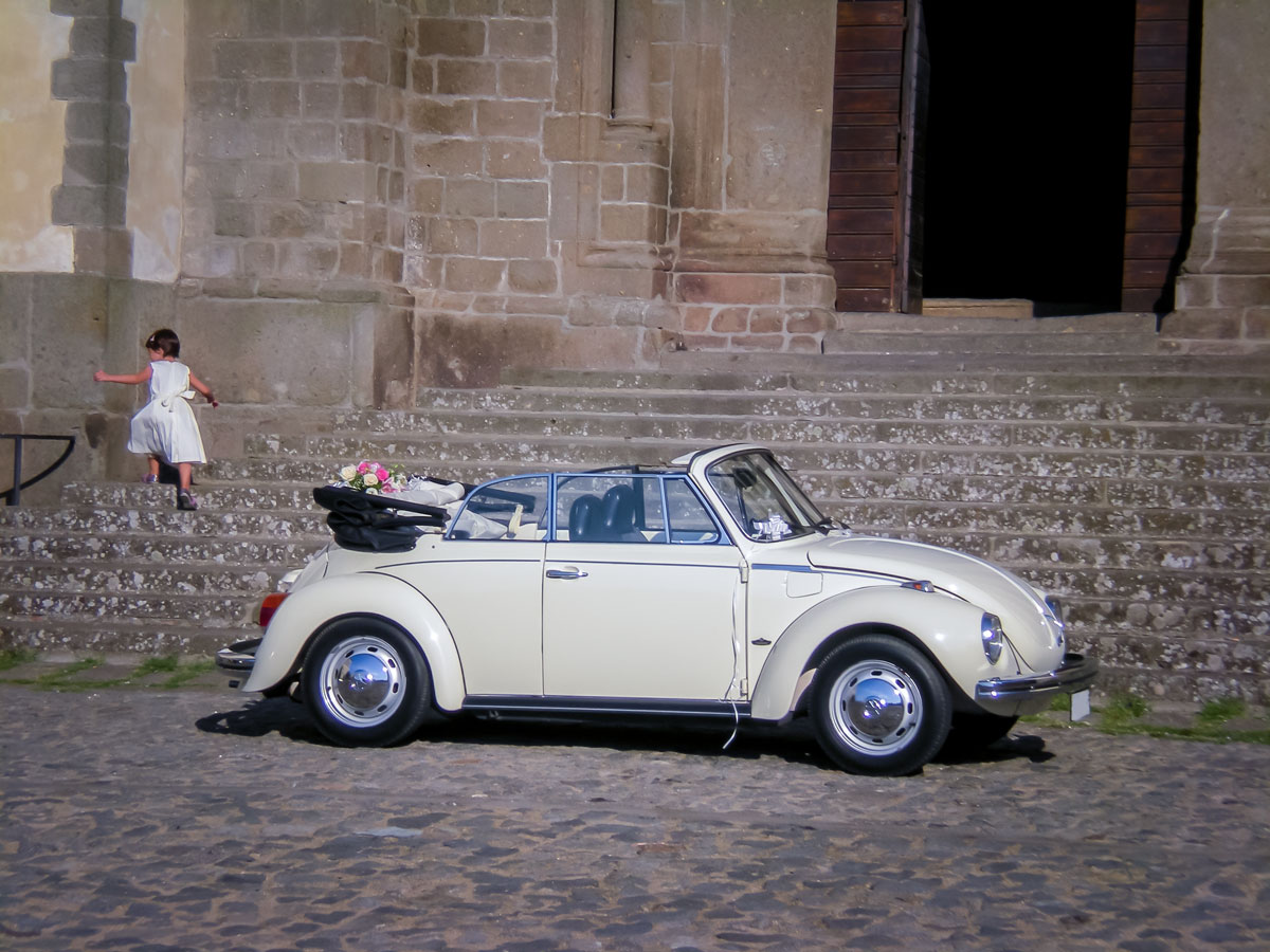 Maggiolone bianco avorio cabrio del 1972 sposi