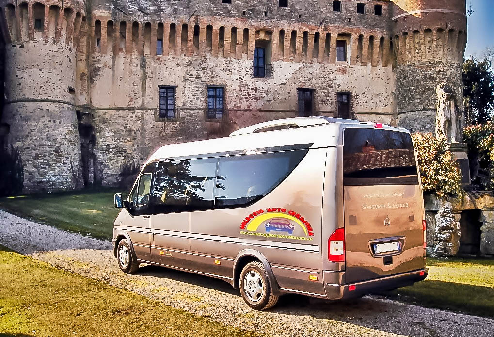 Noleggio minibus bus pulmann per gite turistiche, transfer e servizi matrimoniali in Umbria e centro Italia